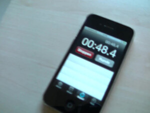 Чулки в сеточку на ногах блондинки свели парня с ума