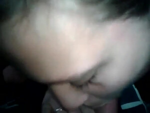 Любительское порно начальницы делающей своему сотруднику минет