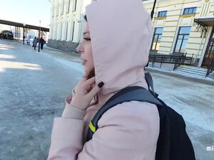 Русская девушка сосет дома и трахается